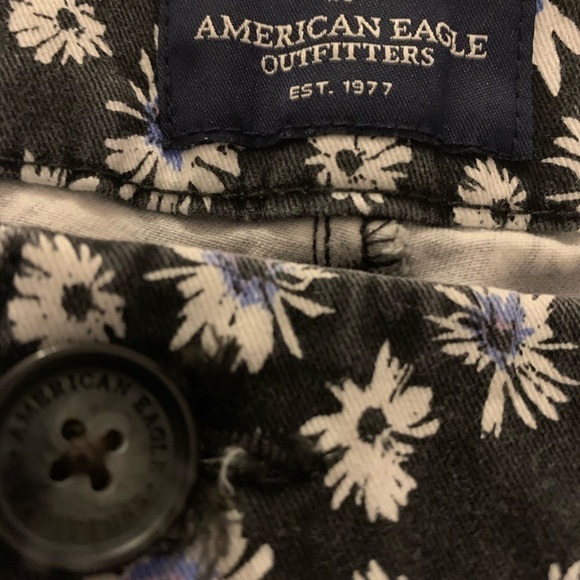 American Eagle Outfitters cotton shorts, daisies, size 8 - Picture 2 of 10